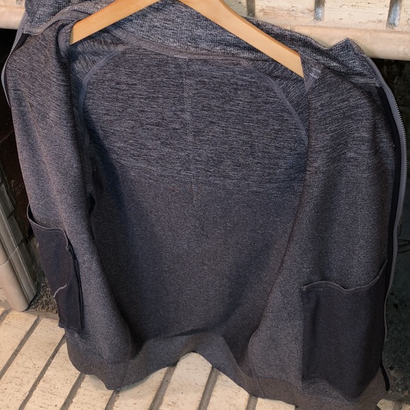 Lululemon - Men’s Zip-up - Small - Picture 11 of 11